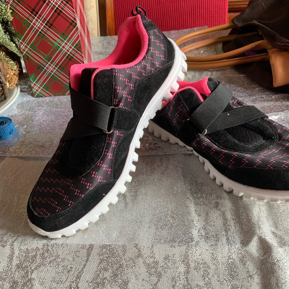 Cloudwslkers by Avenue “Jolla” sneakers-11W